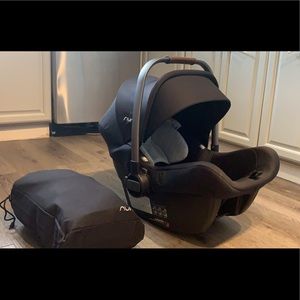 Nuna pipa lite car seat